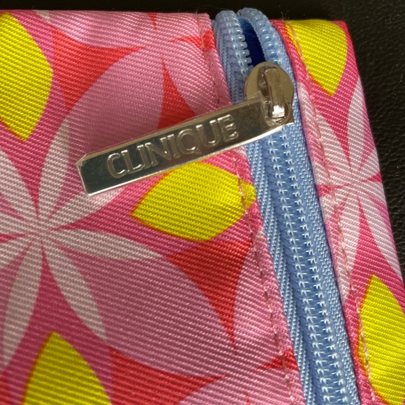 NWT Clinique Makeup Bag - Picture 3 of 4